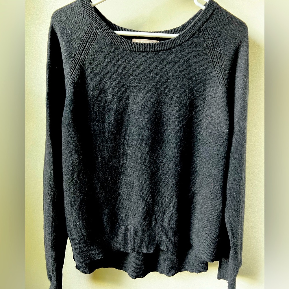 Banana Republic Wool Cashmere Blend Sweater Minimslist Capsule Wardrobe L